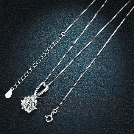 Alondra Moissanite Necklace whitegold