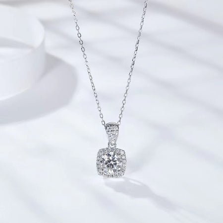 August Moissanite Necklace whitegold