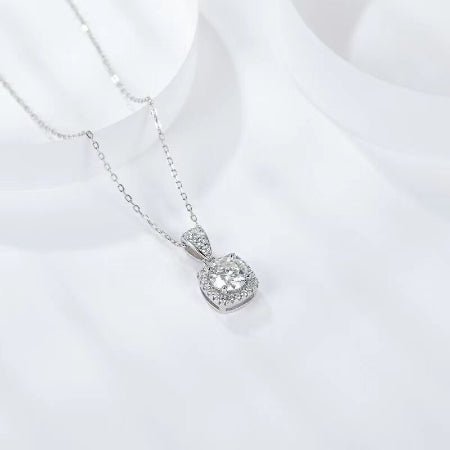 August Moissanite Necklace whitegold