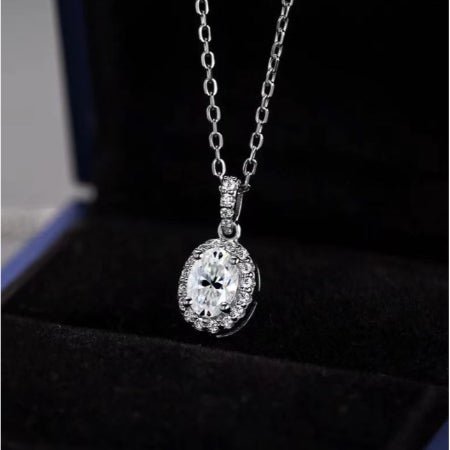 Barb Moissanite Necklace whitegold