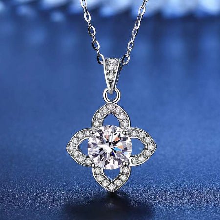 Esme Moissanite Necklace whitegold