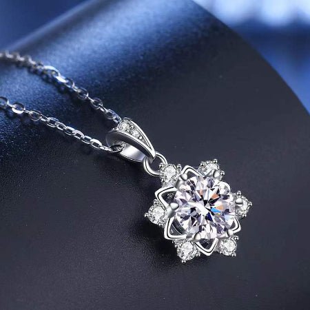 Giovie Moissanite Necklace whitegold