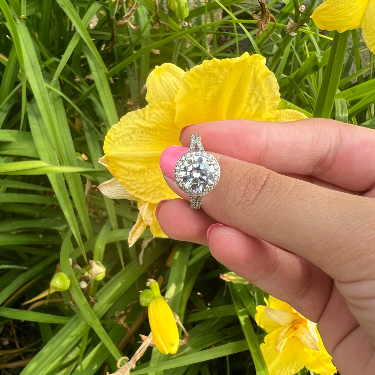 Tea Rose Round Diamond Engagement Ring (Lab Grown Igi Cert) whitegold