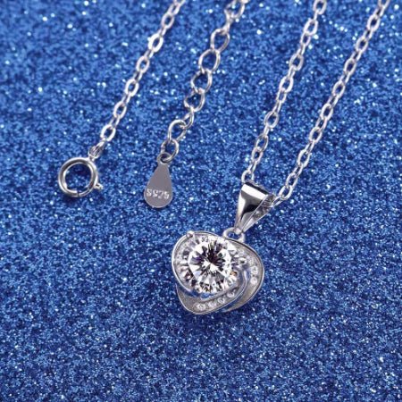 Livie Moissanite Necklace whitegold