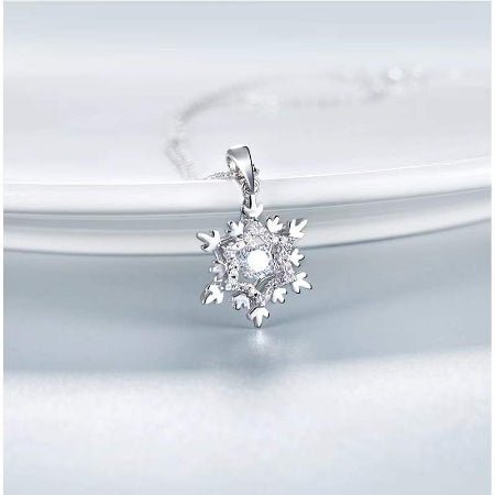 Nadi Moissanite Necklace whitegold