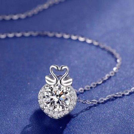 Nola Moissanite Necklace whitegold