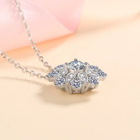 Sabi Moissanite Necklace whitegold