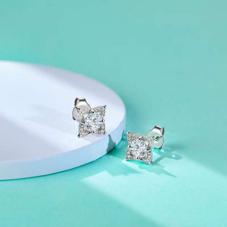 Scarlett Moissanite Earrings whitegold