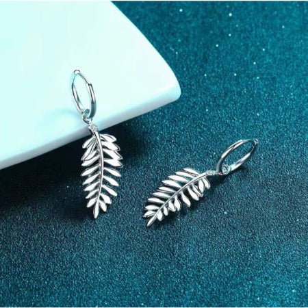 Shenen Round Diamond Dangling Earrings whitegold