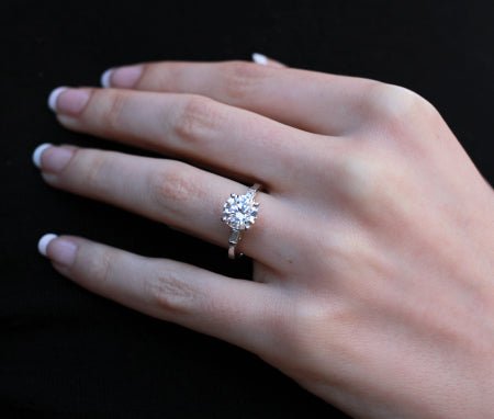 Sorrel Round Moissanite Engagement Ring whitegold