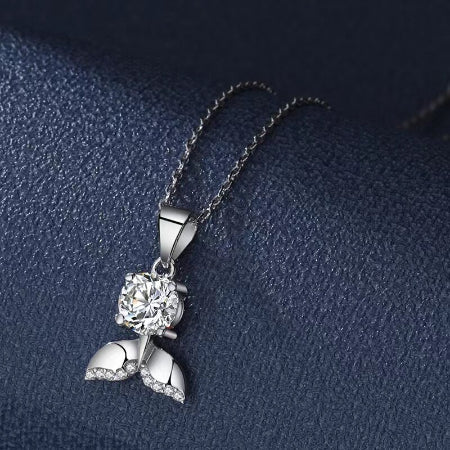 Waver Moissanite Necklace whitegold