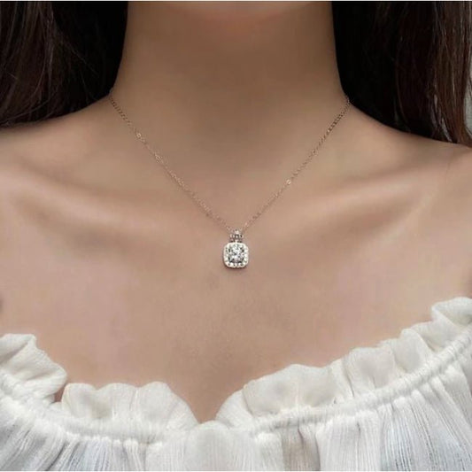 Zhuri Moissanite Necklace