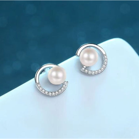 Brynlee Diamond & Pearl Earrings whitegold