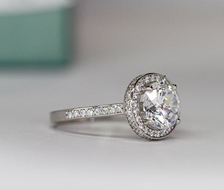 Quince Round Moissanite Engagement Ring whitegold