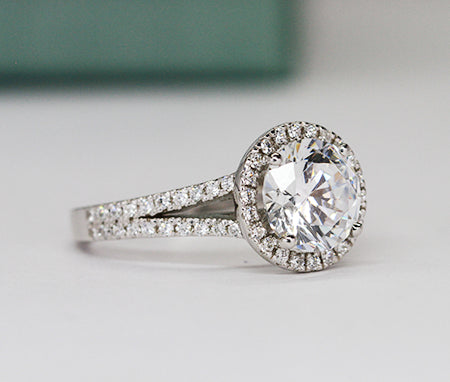 Silene Round Moissanite Engagement Ring whitegold